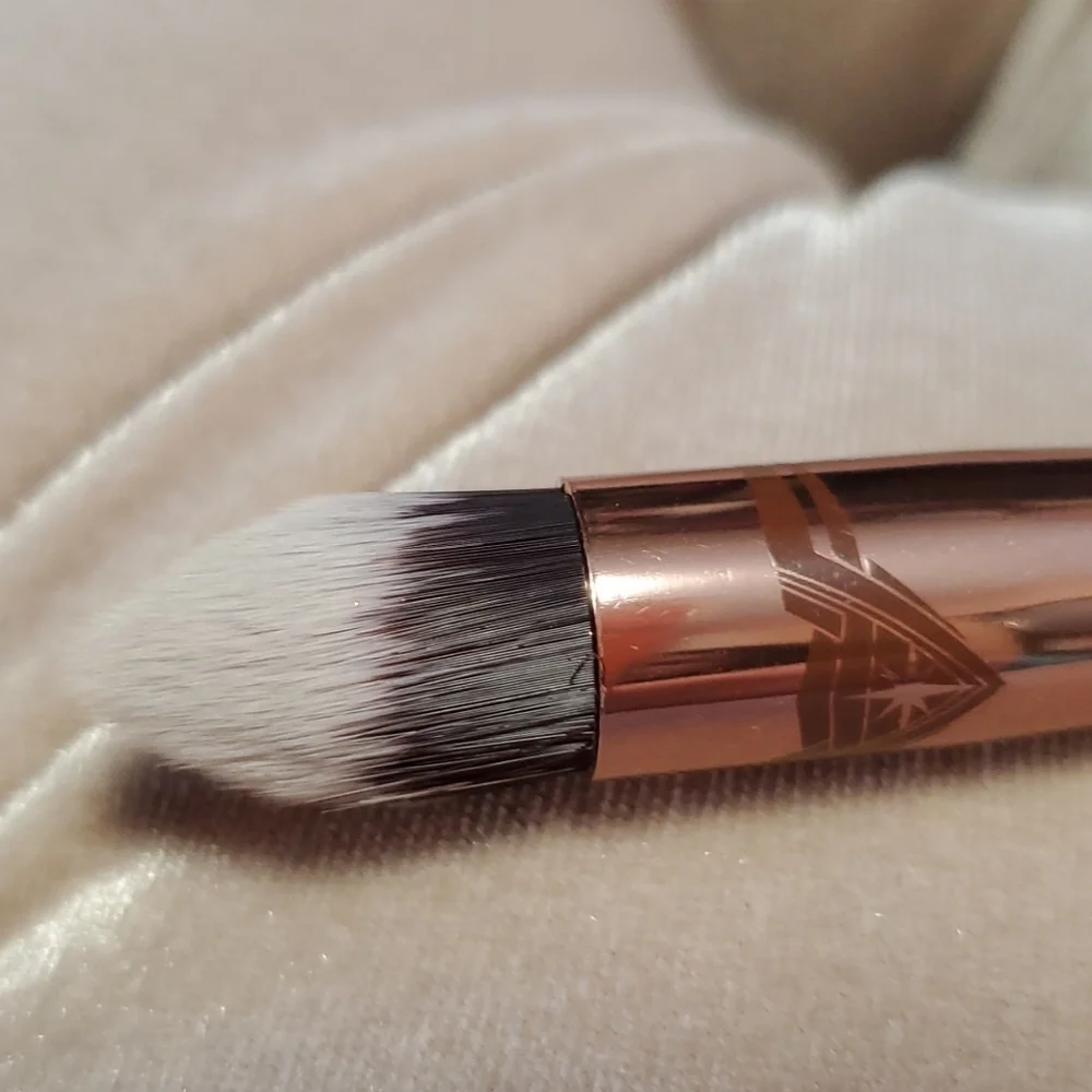 Luxie Tapered Blender Makeup Brush NWT
